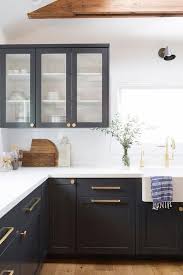 Chic Two Tone Black And White Kitchen Is Fitted With Striking Black Shaker Cabinets Ad Kitchen Cabinets Color Combination White Kitchen Design Kitchen Interior