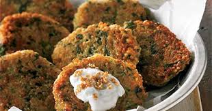 Recette De Croquettes De Quinoa Sauce Au Yogourt Et Au Citron Coup De Pouce Food Quinoa Recipes Fresh Food