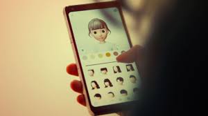 Dieser keil, der in die richtung, in die die flagge schwingt, gerichtet ist, symbolisiert, dass noch viele fortschritte vor uns liegen. The New Anti Lgbt Flag Apple Emoji Is A Unicode Glitch