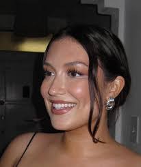 Lilly Corcoran's Instagram, Twitter & Facebook