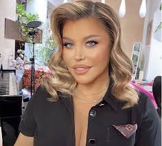 De data aceasta, artista a apelat la costi ioniţă, jador, baboiash, adi de la vâlcea, nicu paleru, vali vijelie, jean de la craiova şi ştefan. Cine Este BÄƒrbatul Cu Care Loredana Groza Este CÄƒsÄƒtoritÄƒ De 22 De Ani