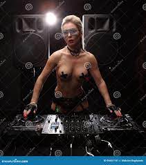Djtopless