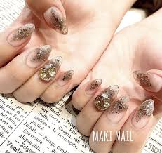 ネイル キラキラ グリッター フレンチ ゴールド 大人 クリア 冬 髪型 トレンドヘアカラー ネイル