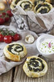 Blatterteigschnecken Mit Spinat Und Feta Rezept Sweets Lifestyle Rezept Rezepte Mit Feta Fingerfood Rezepte Blatterteigschnecken
