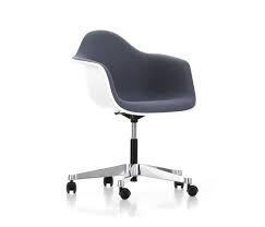 Pacc Plastic Armchair Von Vitra Architonic Plastikstuhle Burostuhl Neue Mobel