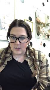 KC Chic Designs LLC се вклучи во живо.