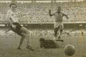 Conhecida carinhosamente como la albiceleste, a argentina é uma das grandes seleções de futebol do mundo. Pele Estreia Na Selecao Brasileira Em Jogo Contra A Argentina E Marca Seu Primeiro Gol Confederacao Brasileira De Futebol