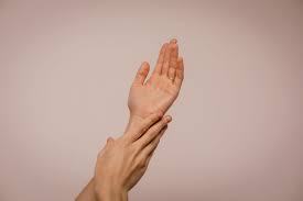 Masque Peeling Exfoliant Mains Anti Callosites In 2020 Dry Cracked Hands Cracked Hands Skin