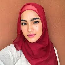 Sebelum bergelar usahawan yang berjaya dengan empayar perniagaan sendiri, beliau mengakui pelbagai peristiwa duka melingkari perjalanan hidupnya. 7 Selebriti Malaysia Yang Bergelar Usahawan Berjaya Azhan Co