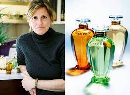 Lees meer over wat mensen vinden van dit parfum in andere talen: The Tale Of Antonia S Flowers Vanity Fair