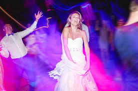 Super partystimmung, hochwertiges equipment und viele extras. Eure Feier Dj Plattenkratzer