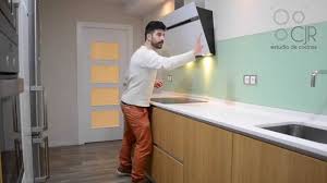Diseño perfecto para tu cocina, elige las mejores encimeras en sodimac.cl encontrarás las mejores marcas,teka, albin trotter y bosh al precio más volver a cocinas, hornos y campanas. Cocina Con Frente En Cristal Verde Menta Youtube