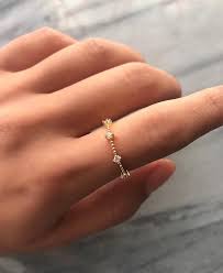 En Guzel Minimal Yuzuk Modelleri Alimli Kadin In 2020 Simple Earrings Thin Band Ring Dainty Gold Band