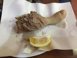 Yeni ev alan, yeni evlenen derken, evine ilk defa gidilen kişiler olmaktadır. Kizin Ailesiyle Tanismaya Giderken