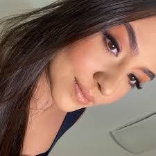 Carmela Noble's Instagram, Twitter & Facebook