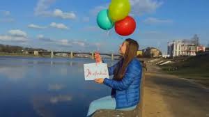 как оригинально поздравить парня с днем рождения на расстоянии Devushka Originalno Pozdravila Parnya S Dnyom Rozhdeniya Kotoryj Sluzhit V Armii Youtube