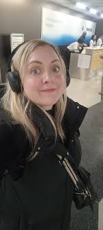 Hey guys if you pray, please pray. I'm stuck in Chicago till tomorrow  because a storm cancelled the Nashville flight... And they currently don't  know where my luggage including the guitar is!!