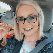 Hollie Smith (@hollie157)