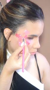 ❤Feliz día del amor y la amistad❤ Este es un look que tira al lado más  artístico y de verdad que me divertí muchísimo realizandolo, espero que a  ti también te haya gustado💕 Para más contenido de ...