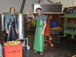 Have a tasty weekend everybody! Aussergewohnliche Lohnmosterei In Betrieb Au Vol At