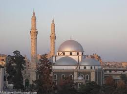 Khalid r.a seorang lelaki yang bertubuh kekar, berpundak lebar dan perawakan yang menyerupai umar bin khattab r.a. Khalid Bin Al Waleed Mosque Homs Syria Mosque Masjid Syria