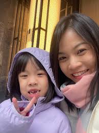 今早，女儿跟我说，她八岁了，并提醒我，今天不可以骂她🤷🏻‍♀️ 好吧，今天我忍…  8️⃣岁，请继续好好享受你的美好童年吧，而我会继续帮你制造童年❤️ #女孩生日快乐