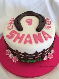 Les Petites Sorcieres Le Fer A Cheval De Shana Gateau Rigolo Gateau Idee Gateau