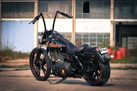 Afortunadamente para él, pronto conoce a una despapanante mujer (elizabeth hurley) que se presenta como el mismísimo diablo. El Diablo Rick S Motorcycles Harley Davidson Baden Baden