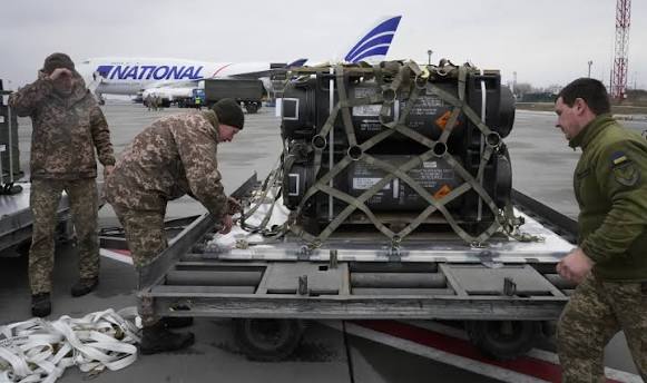 Mỹ và NATO tiếp tục bơm tiềm và vũ khí cho Ukraine