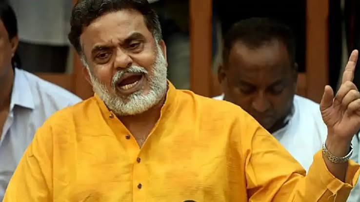 Congress leader sanjay nirupam attacks shivsena । शिवसैनिकों की गुंडागर्दी देख भड़के कांग्रेस नेता संजय निरुपम, बोले- धिक्कार है! - India TV Hindi
