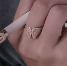 Taylor swift — cruel summer 02:58. Here S Why Everyone S Freaking Out Over This Photo Of Taylor Swift S Ring