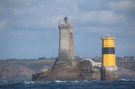 Phare De La Vieille Et La Plate Notre Duo Prefere Majestueux Pour Faire Face Au Raz De Sein Iledesein Audierne P Ile De Sein Phare De La Vieille Tourisme