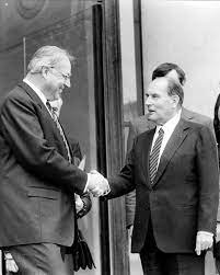 Kostenlose lieferung für viele artikel! Gipfeltreffen Zwischen Helmut Kohl Und Francois Mitterrand Paris 17 Mai 1983 Cvce Website