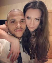 Current wife of martin braithwaite. Les Braithwaite Ont Choisi Leur Camp Lirelactu
