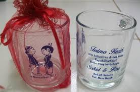 Awangga souvenir memproduksi & menerima jasa frosting. Souvenir Pernikahan Gelas Unik Harga Kompetitif