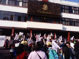 Las fuertes lluvias registradas en la #cdmx provocaron el deslave de un cerro en la alcaldía #tláhuac atalo mata othón tiene la información desde el lugar. Antorchistas Protestas Frente A La Alcaldia De Tlahuac Cuspide