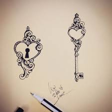 Tattoos Ideen Fuer Paare Schloesser Und Schluessel Herz Motive Tattoos Die Sich Ergaenzen Coole Tattoos Paar Tattoos Tattoos