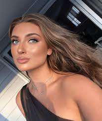 Emily Hawkins's Instagram, Twitter & Facebook