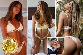 Sarah has 4 jobs listed on their profile. Javier Hernandez S Girlfriend Sarah Kohan Is Law Graduate Who Counts Being Naked As One Of Her Favourite Things Sun Sport Scoopnest