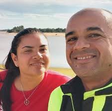 Yo en la despensa esperando que todos se vayan para poder pedir fiado