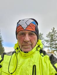 No more autumn, today's ride (72 Miles) was 40F degrees, beautiful day  though, trees mostly lost their colour now: