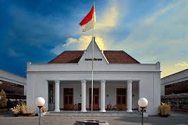 Jika anda tertarik dan memenuhi kualifikasi, segera daftarkan diri melalui apply dibawah ini. Lowongan Kerja Kimia Farma Madiun Gaji Apotek Kimia Farma Madiun Lowongan Kerja Terbaru Lowongan Kerja Di Madiun Januari 2021 Temukan Loker Terbaru Yang Sesuai Dengan Lokasi Pendidikan Dan Minat Anda Kita Ohayashi