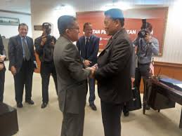 Datuk mohd khairul adib abd rahman dilantik sebagai ketua pengarah perkhidmatan awam berkuat kuasa 1 oktober bagi menggantikan tan sri borhan dolah yang bersara pada 9 september lepas. Jpa2day On Twitter Ybhg Dato Wan Kamaruzaman Bin Wan Ketua Pegawai Eksekutif Kumpulan Wang Persaraan Diperbadankan Kwap Membuat Kunjungan Hormat Kepada Ybhg Datuk Borhan Bin Dolah Di Jpa Https T Co Voh6pz4dzv