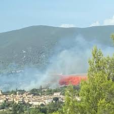 Petite sortie vtt sur les terres sinistrées par l'incendie de fin juillet 2017 entre la bastidonne et mirabeau, à côté de pertuis dans le vaucluse. Fxcpnf9c4j6cnm