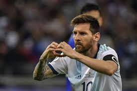 بينما يستمر ليونيل ميسي في كونه أحد أفضل اللاعبين في كرة القدم العالمية، تأتي مرحلة في مسيرة كل رياضي يكون فيها الانسحاب أمرا لا مفر منه. Ø¹Ù…Ø±Ù‡ 6 Ø³Ù†ÙˆØ§Øª ÙˆÙŠØ­Ø¨ Ù…Ù†ØªØ®Ø¨ Ø§Ù„Ø£Ø±Ø¬Ù†ØªÙŠÙ† Ù‡Ø°Ù‡ Ù‚ØµØ© Ù„ÙŠÙˆÙ†ÙŠÙ„ Ù…ÙŠØ³ÙŠ Ø§Ù„ØµØºÙŠØ± ØµÙˆØ±