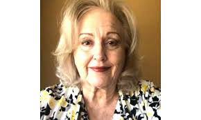 Paula Robbins's Instagram, Twitter & Facebook