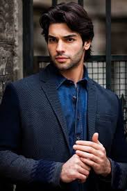 Çocukluğu i̇zmir'de geçen özyıldız'ın babası aslen karadeniz'li annesi ise rum kökenlidir. Fashion Men And Sukru Ozyildiz Image Turkish Men Beautiful Men Faces Handsome Men