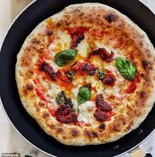 Frying Pan Pizza Becomes The Latest Lockdown Instagram Foodie Trend In 2020 Frying Pan Pizza Pan Pizza Frying Pan Recipes