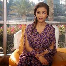 يبدو أن ولع الإعلامية الإماراتية مهيرة عبدالعزيز بفساتين المصممة، زينة زكي لا ينتهي؛ ففي أولى حلقات برنامج كلام نواعم في موسمه الجديد أطلت عبدالعزيز بفستان أخضر. Ø¨Ø§Ù„ØµÙˆØ±Ø© Ù‡Ø°Ø§ Ù‡Ùˆ Ø²ÙˆØ¬ Ù…Ù‡ÙŠØ±Ø© Ø¹Ø¨Ø¯ Ø§Ù„Ø¹Ø²ÙŠØ² Ù…Ø¬Ù„Ø© Ø§Ù„Ø¬Ø±Ø³