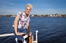 Für deutschland geht der gebürtige hamburger jendrik sigwart mit einem selbst geschriebenen. Eurovision Song Contest Jendrik Sigwart Singt Fur Deutschland In Rotterdam Kultur Stuttgarter Zeitung